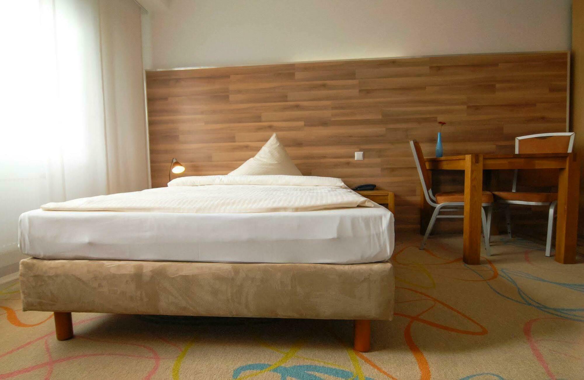 Petul Apart Hotel City Garden إسن المظهر الخارجي الصورة